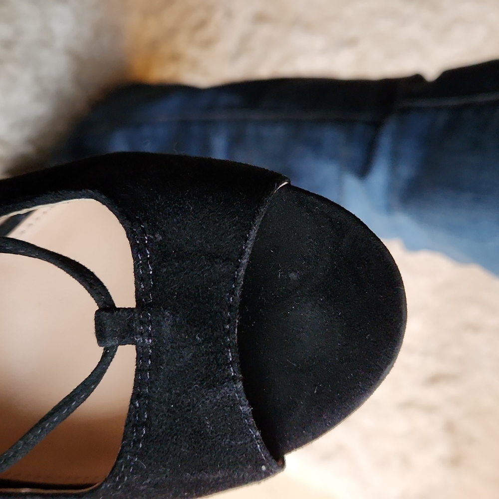 VINCE CAMUTO Suede Heels - Picture 6 of 6